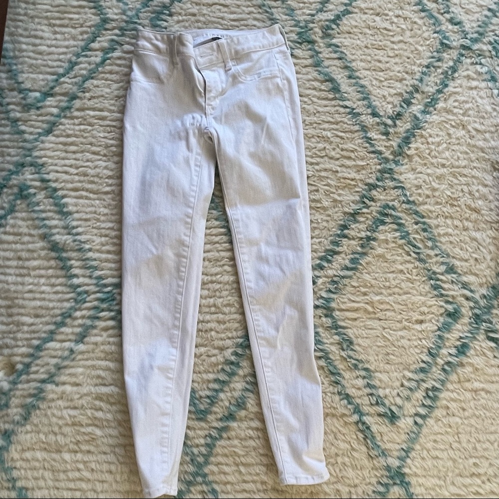 AMERICAN EAGLE WHITE SKINNY JEANS